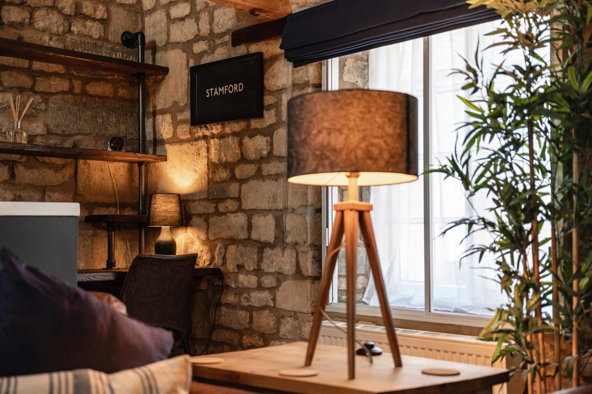 Luxury Town Centre Loft Apartment In Converted Granary 스탬포드 외부 사진